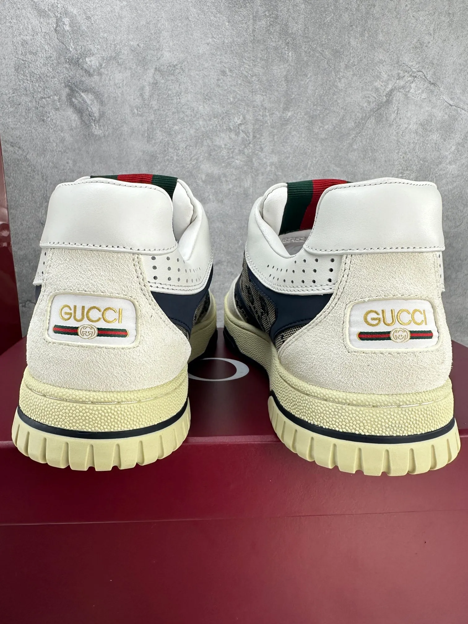 👟👟Ex-factory price 600👟👟 Gucci's latest hot-selling series of high and low-cut distressed couple's sneakers are shipped. The original version is purchased, developed and manufactured. This high-low top sneaker adopts a basketball-style silhouette design, cleverly integrated with hollow panels and distressed effects, showing its unique ingenuity. The ingenuity incorporates brand logo details such as interlocking Double G styling accessories and Gucci lettering, a low-key tribute to the brand's design heritage. Exquisite packaging at the delivery counter 🛍📦 ▪️ Fabric: Original customized imported first-layer cowhide ▪️ Inner lining: Imported first-layer cowhide ▪️ Sole: Original molded TPU sole ▪️ Sole thickness: 3cm ▪️ Size: 35-46 (Male 38 46 customized)